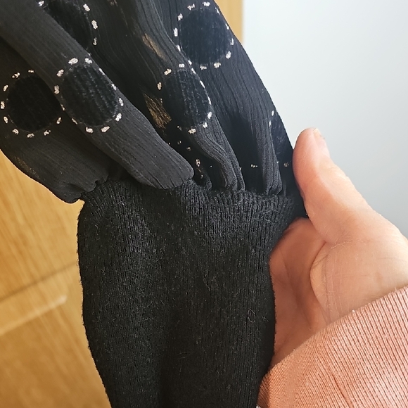 Chic Black Blouse with Sheer Patterned Sleeves - Picture 4 of 7